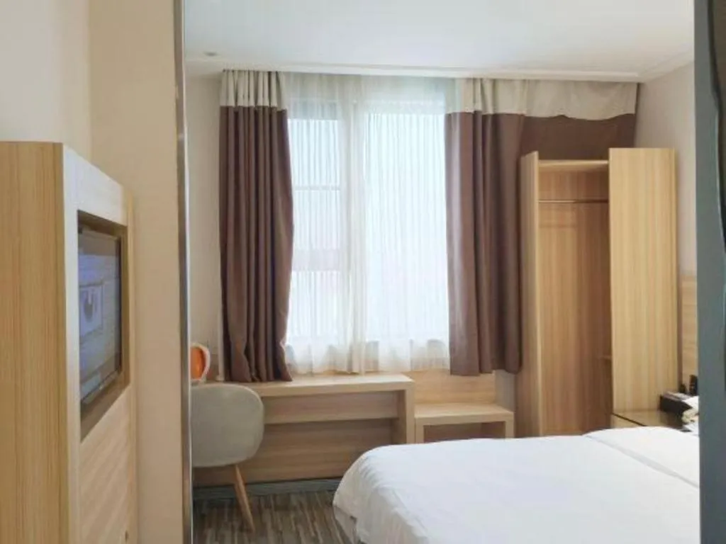 Bed in City Comfort Inn Guilin Xiangbi Mountain Park
