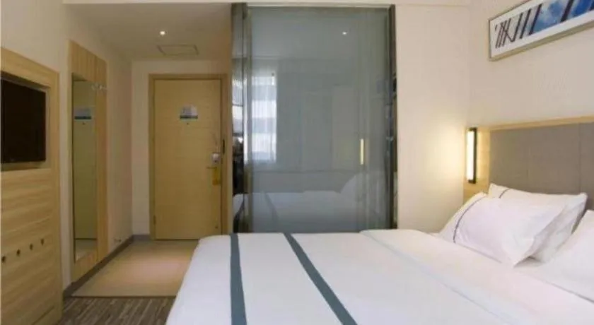 Bed in City Comfort Inn Guilin Xiangbi Mountain Park