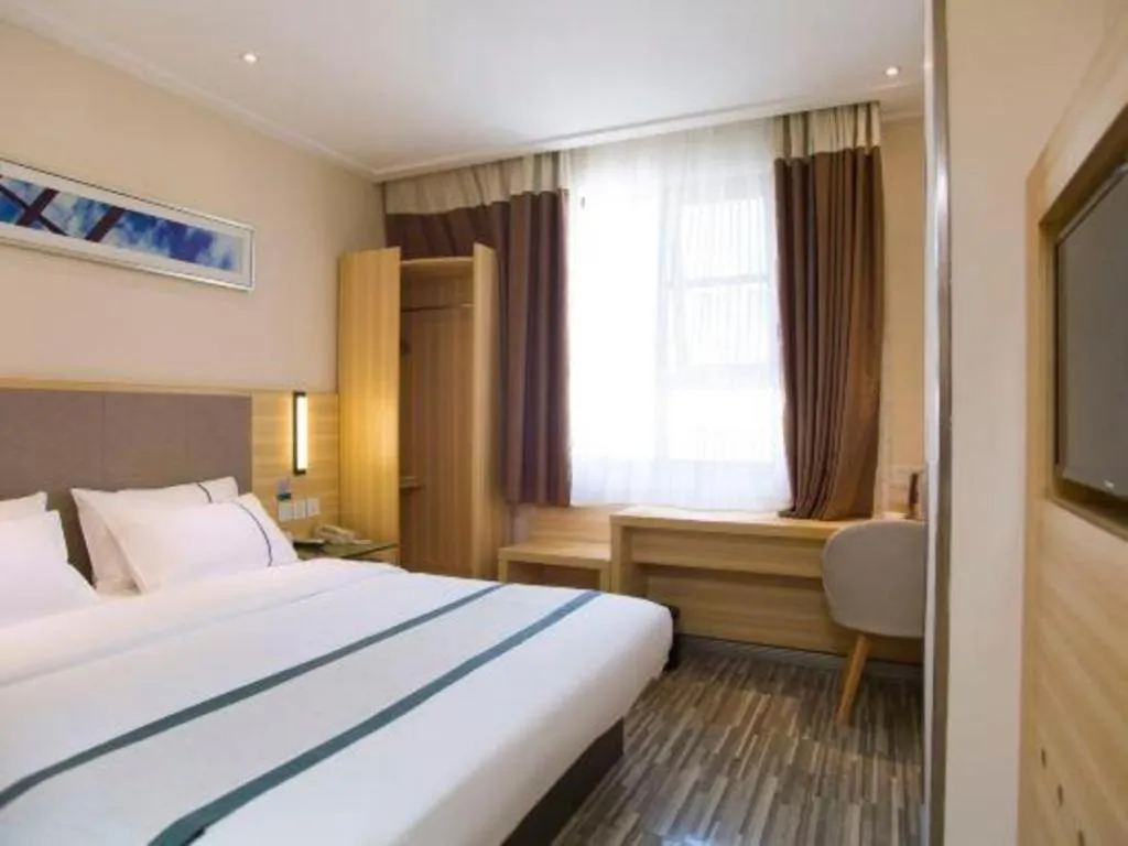 Bed in City Comfort Inn Guilin Xiangbi Mountain Park