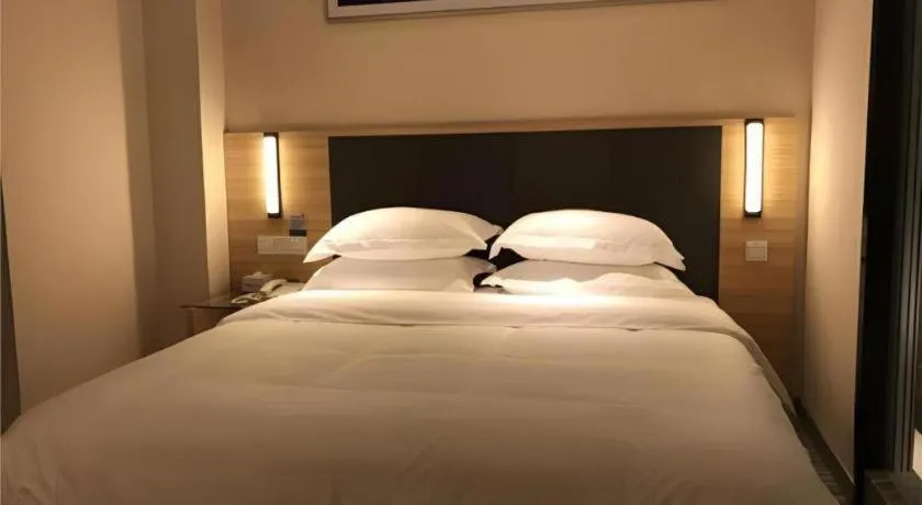 Bed in City Comfort Inn Liu'an Huoshan Dadi Garden
