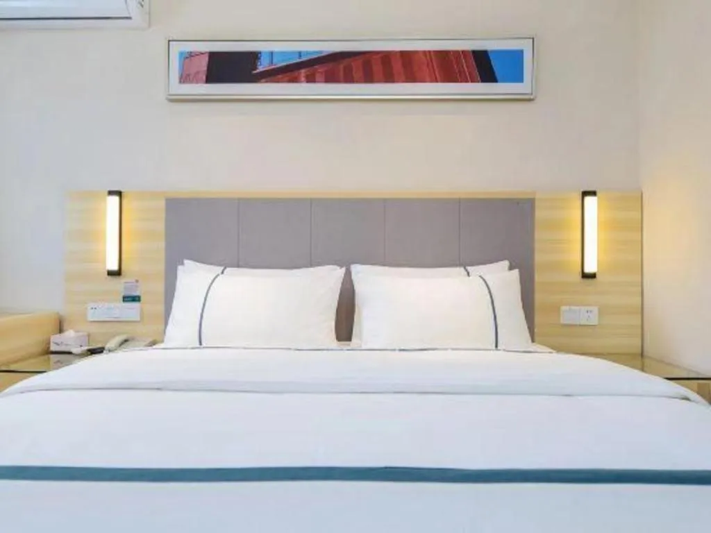 Bed in City Comfort Inn Guiyang Yan'an Middle Road Fountain Metro Station