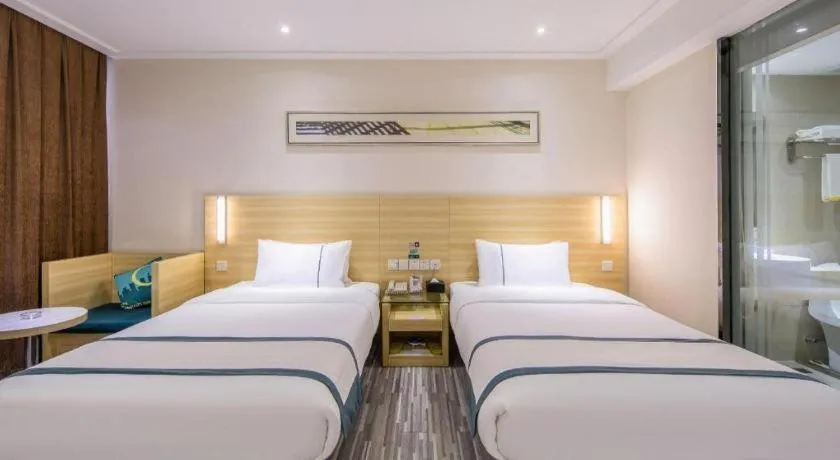 Bed in City Comfort Inn Guiyang Yan'an Middle Road Fountain Metro Station