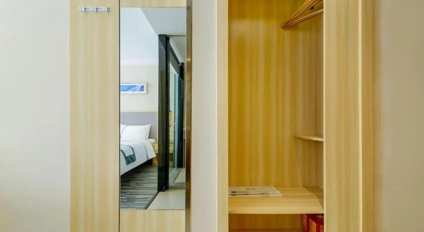 Bed in City Comfort Inn Guiyang Yan'an Middle Road Fountain Metro Station