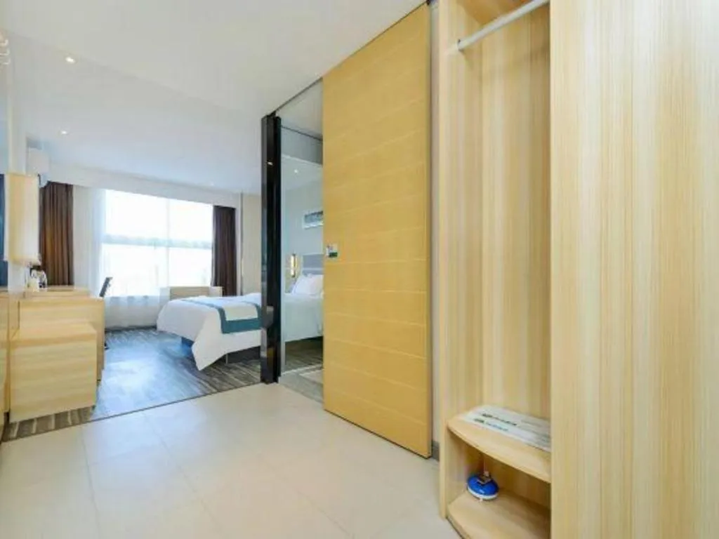 Bed in City Comfort Inn Guiyang Yan'an Middle Road Fountain Metro Station