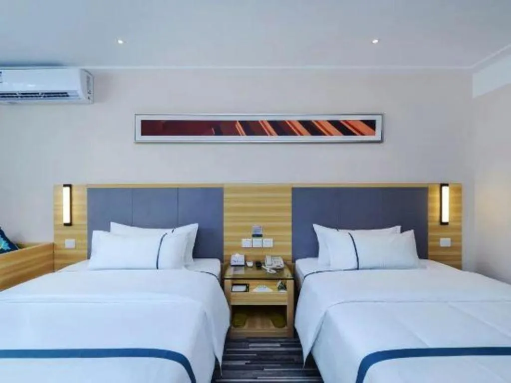 Bed in City Comfort Inn Guiyang Yan'an Middle Road Fountain Metro Station