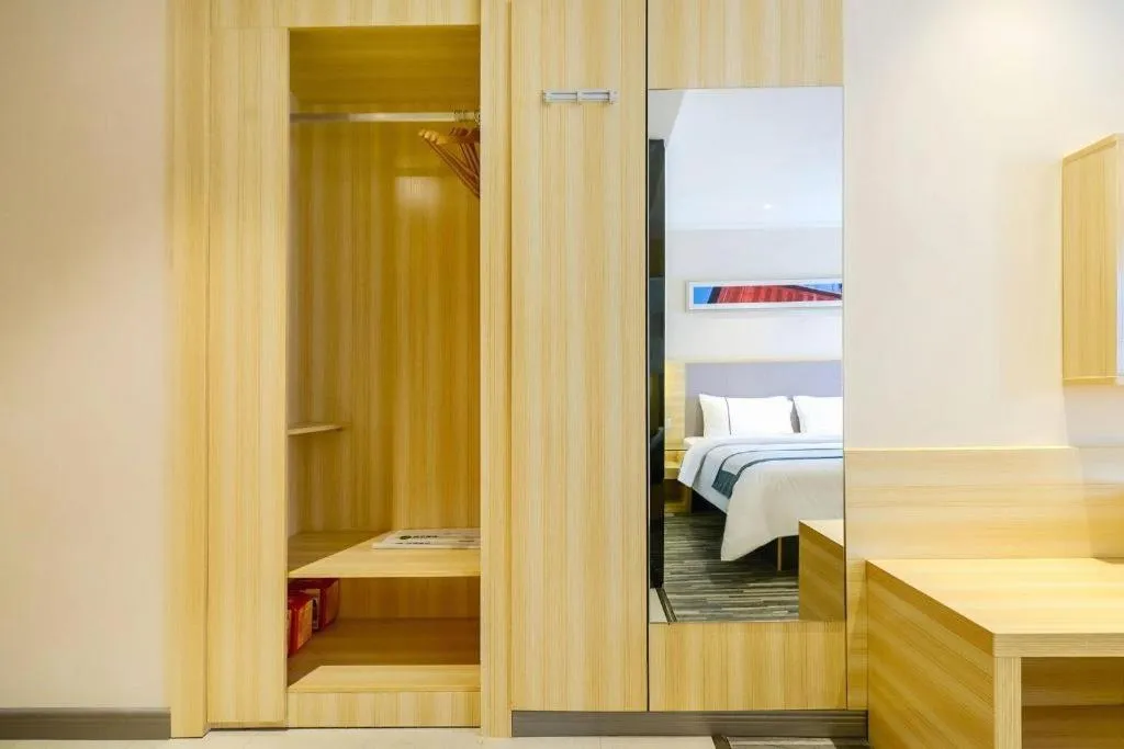 Bed in City Comfort Inn Guiyang Yan'an Middle Road Fountain Metro Station