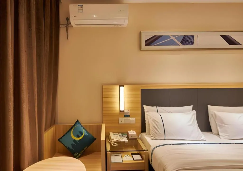 Bed in City Comfort Inn Liuzhou High-speed Railway Station Entrance