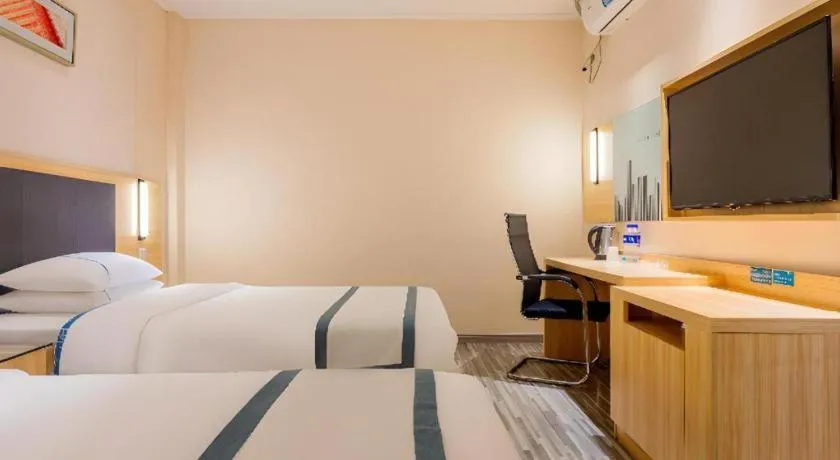 Bed in City Comfort Inn Liuzhou High-speed Railway Station Entrance