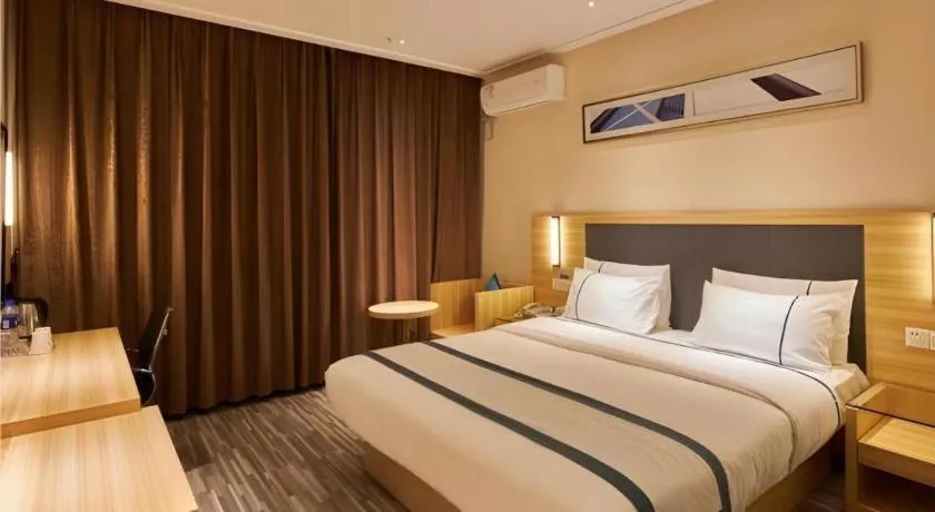 Bed in City Comfort Inn Liuzhou High-speed Railway Station Entrance