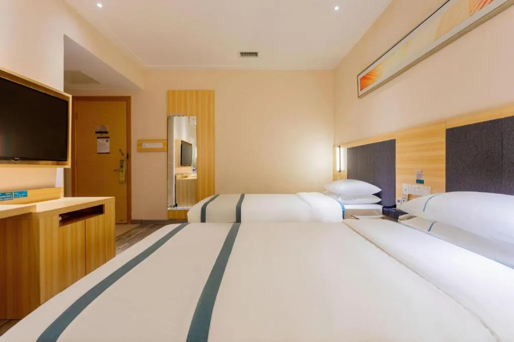 Bed in City Comfort Inn Liuzhou High-speed Railway Station Entrance