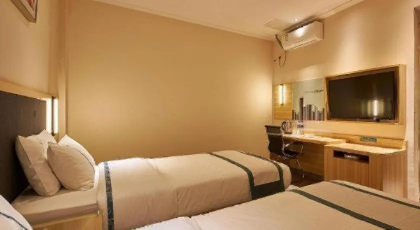 Bed in City Comfort Inn Liuzhou High-speed Railway Station Entrance