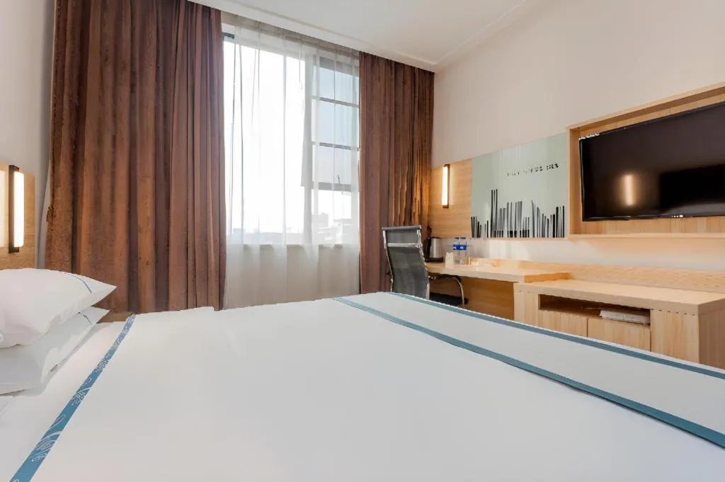 Bed in City Comfort Inn Liuzhou High-speed Railway Station Entrance