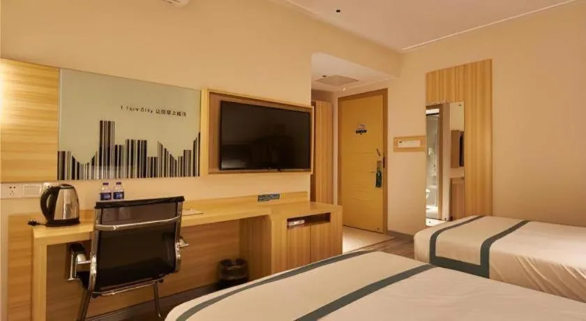 Bed in City Comfort Inn Liuzhou High-speed Railway Station Entrance