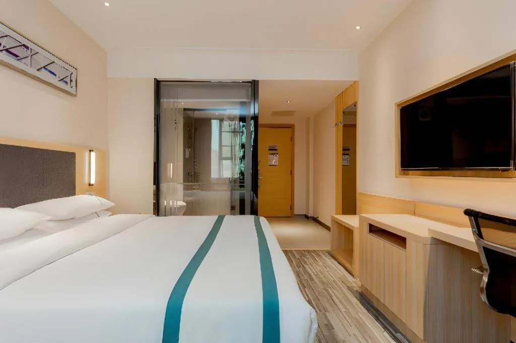 Bed in City Comfort Inn Liuzhou High-speed Railway Station Entrance