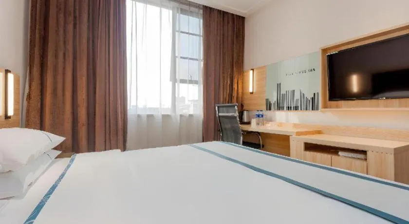 Bed in City Comfort Inn Liuzhou High-speed Railway Station Entrance