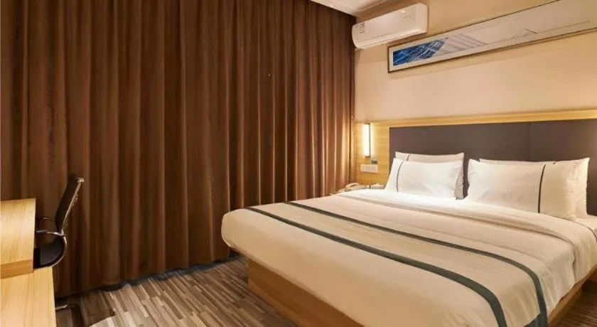 Bed in City Comfort Inn Liuzhou High-speed Railway Station Entrance