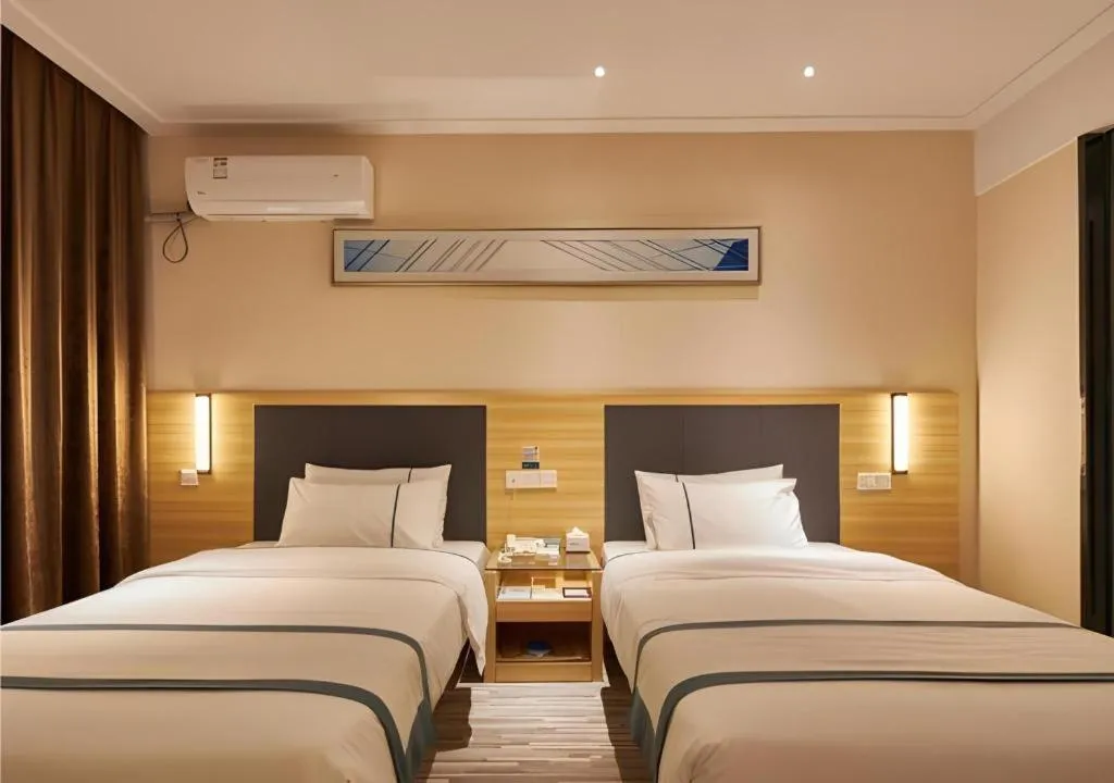 Bed in City Comfort Inn Liuzhou High-speed Railway Station Entrance