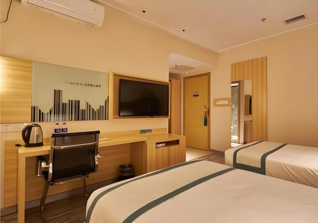 Bed in City Comfort Inn Liuzhou High-speed Railway Station Entrance