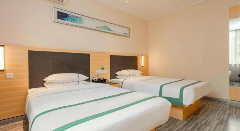 Bed in City Comfort Inn Liuzhou High-speed Railway Station Entrance