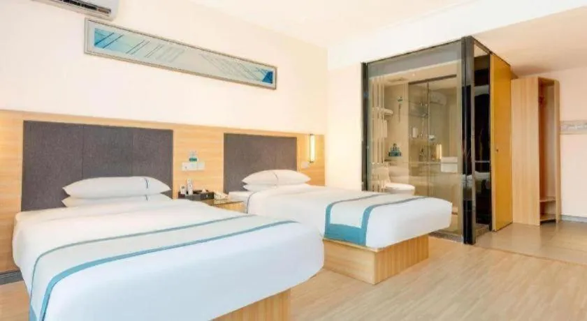 Bed in City Comfort Inn Liuzhou High-speed Railway Station Entrance