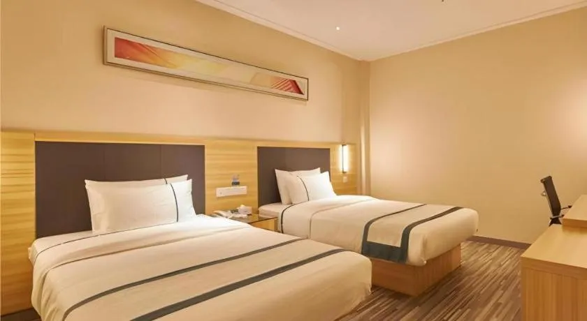 Bed in City Comfort Inn Liuzhou High-speed Railway Station Entrance