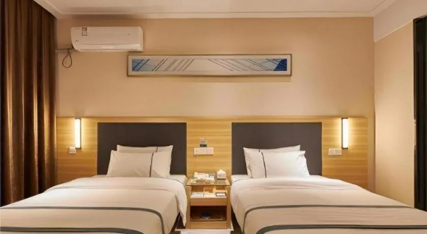 Bed in City Comfort Inn Liuzhou High-speed Railway Station Entrance