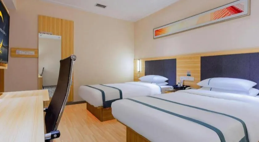 Bed in City Comfort Inn Liuzhou High-speed Railway Station Entrance