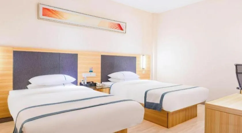 Bed in City Comfort Inn Liuzhou High-speed Railway Station Entrance