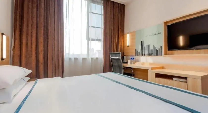 Bed in City Comfort Inn Liuzhou High-speed Railway Station Entrance