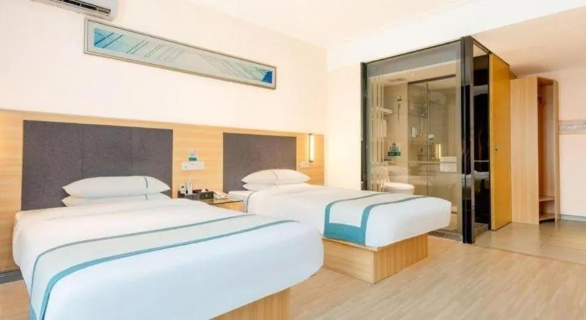 Bed in City Comfort Inn Liuzhou High-speed Railway Station Entrance