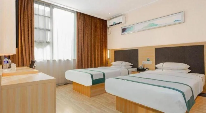 Bed in City Comfort Inn Liuzhou High-speed Railway Station Entrance