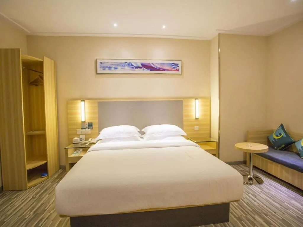 Bed in City Comfort Inn Fangcheng Qunxing Avenue