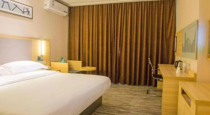 Bed in City Comfort Inn Fangcheng Qunxing Avenue