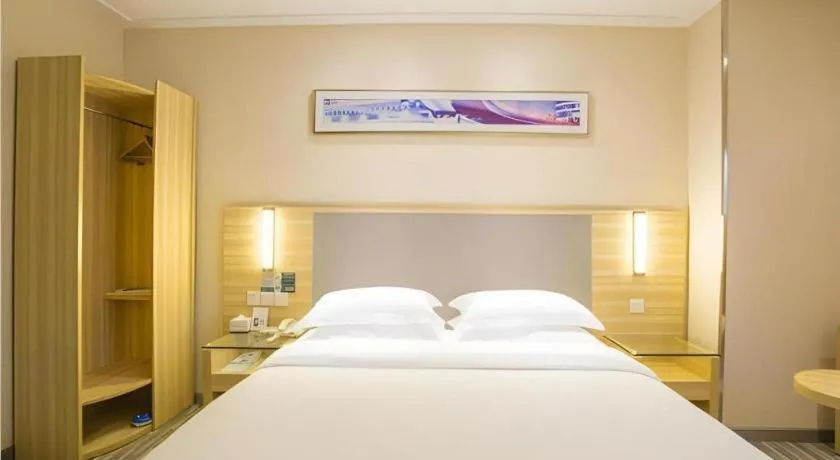 Bed in City Comfort Inn Fangcheng Qunxing Avenue