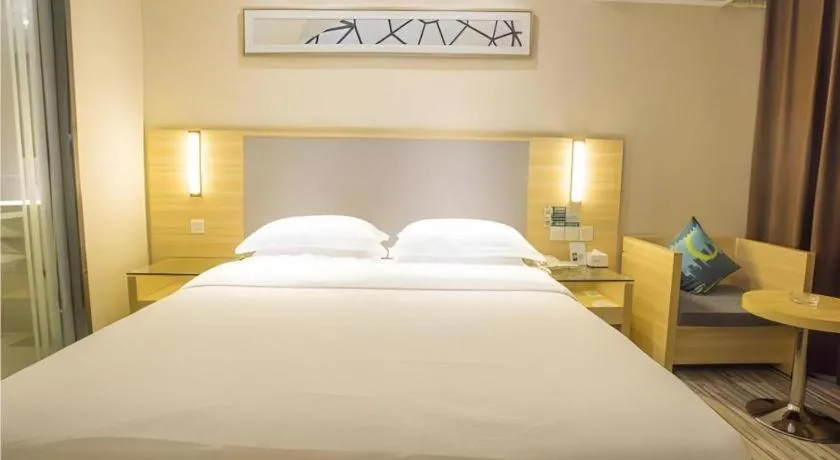 Bed in City Comfort Inn Fangcheng Qunxing Avenue