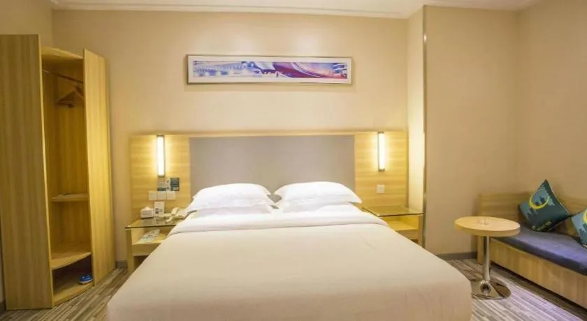 Bed in City Comfort Inn Fangcheng Qunxing Avenue