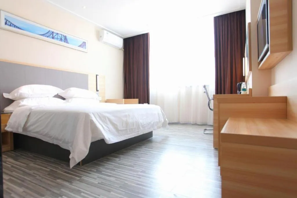 Bed in City Comfort Inn Fangcheng Qunxing Avenue