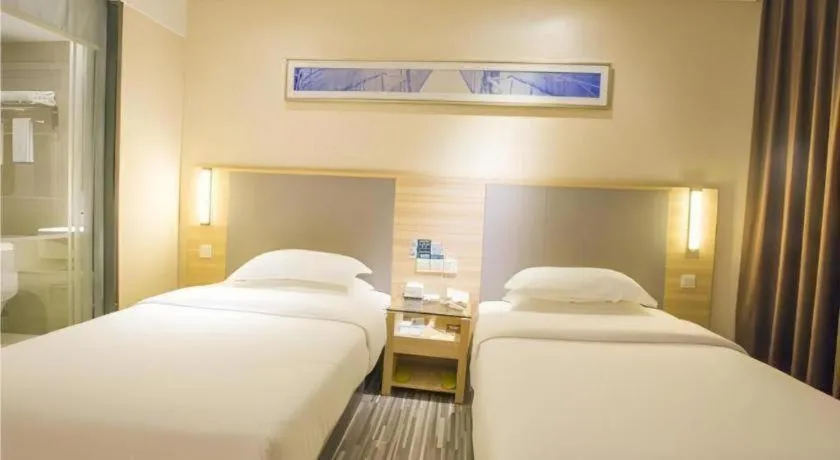 Bed in City Comfort Inn Fangcheng Qunxing Avenue