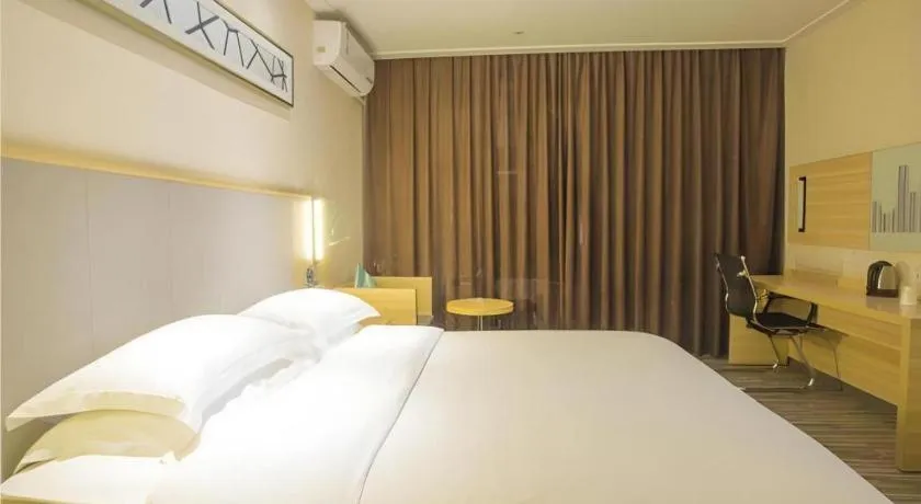 Bed in City Comfort Inn Fangcheng Qunxing Avenue