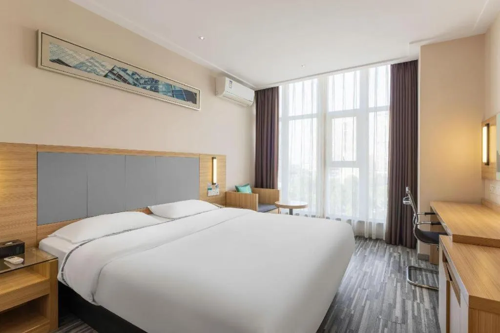 Bed in City Comfort Inn Fangcheng Qunxing Avenue