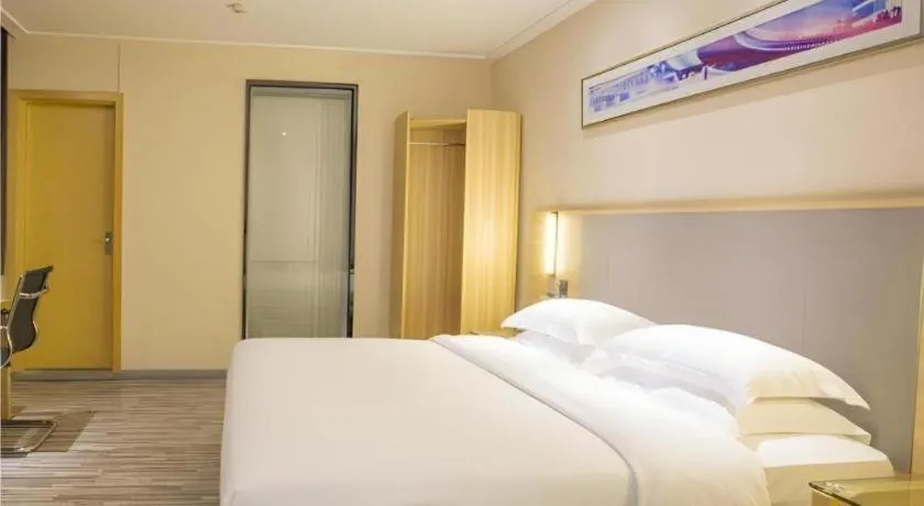 Bed in City Comfort Inn Fangcheng Qunxing Avenue