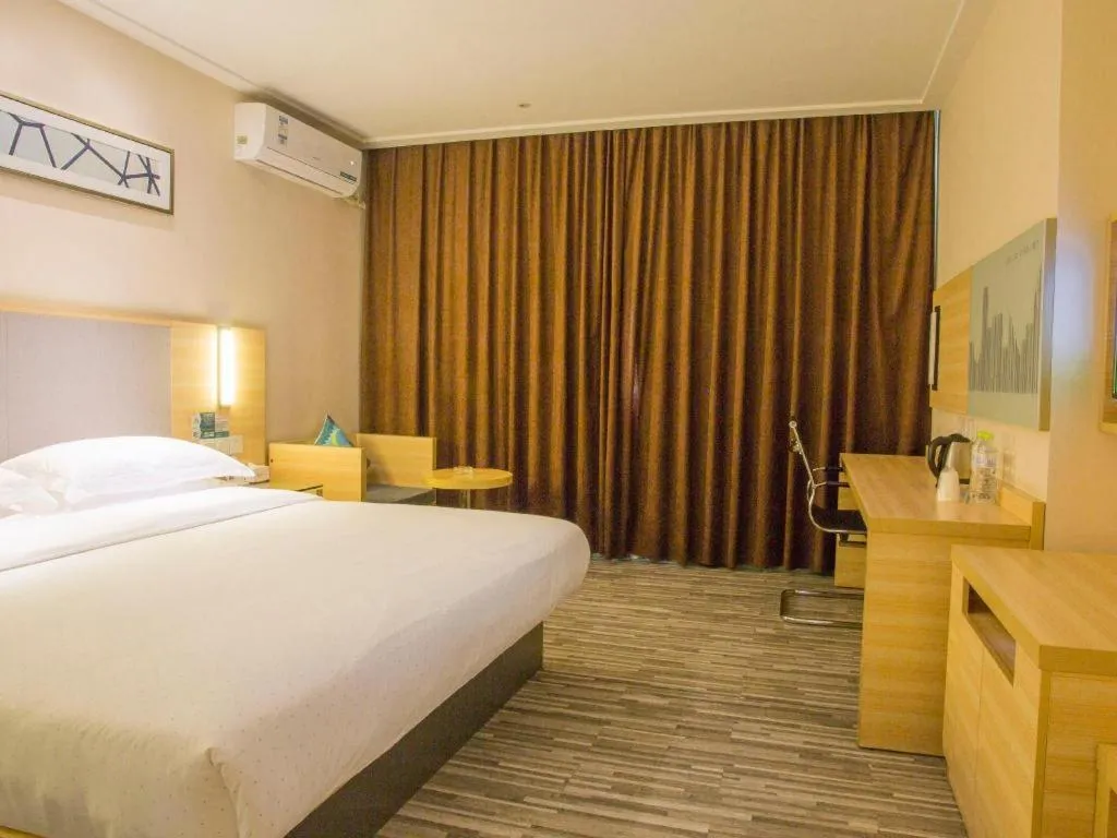 Bed in City Comfort Inn Fangcheng Qunxing Avenue