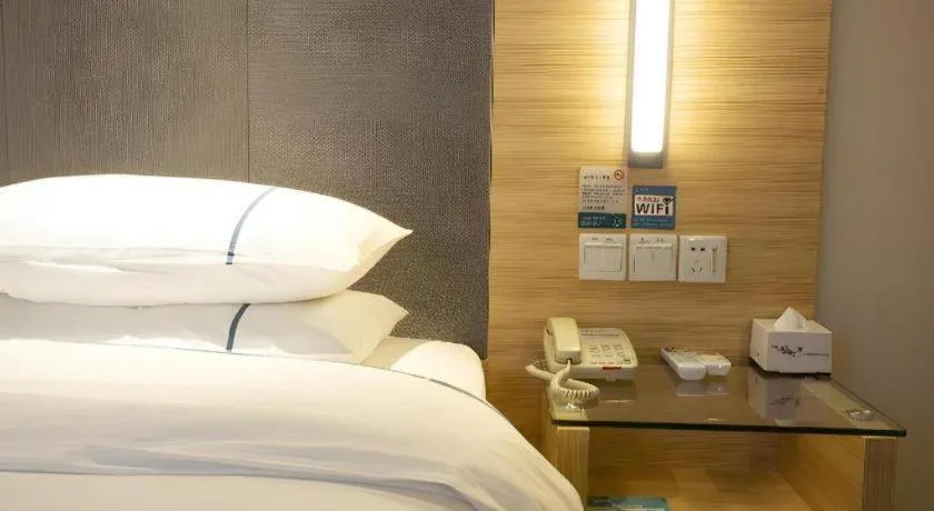 Bed in City Comfort Inn Huanggang Tuanfeng Passenger