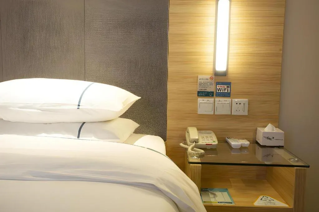 Bed in City Comfort Inn Huanggang Tuanfeng Passenger