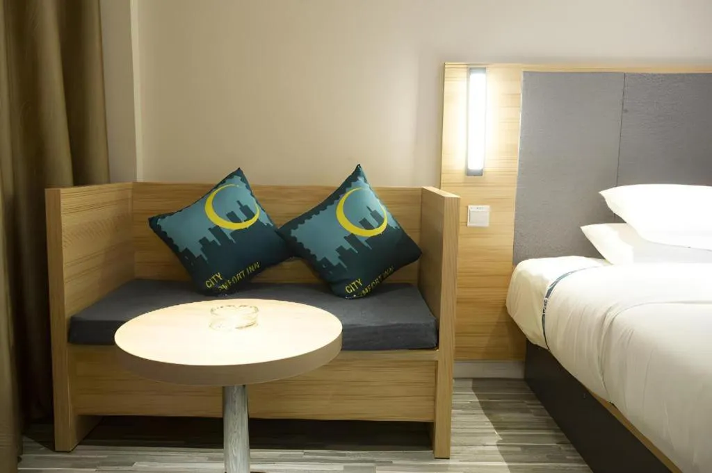 Bed in City Comfort Inn Huanggang Tuanfeng Passenger