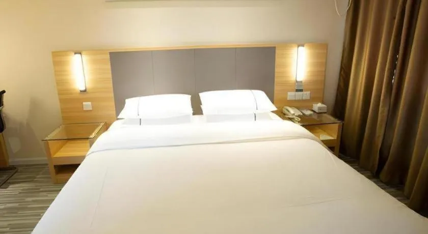Bed in City Comfort Inn Huanggang Tuanfeng Passenger