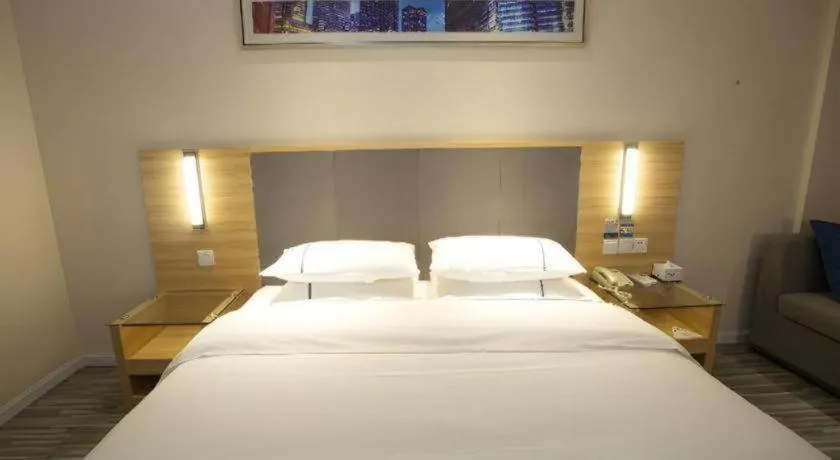 Bed in City Comfort Inn Huanggang Tuanfeng Passenger