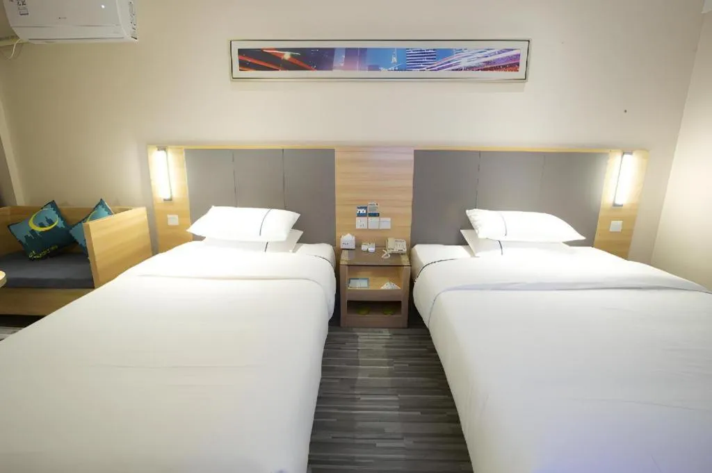Bed in City Comfort Inn Huanggang Tuanfeng Passenger
