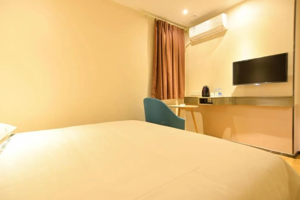 Bed in City Comfort Inn Zhuhai Qinglv Middle Road Riyuebei Grand Theater