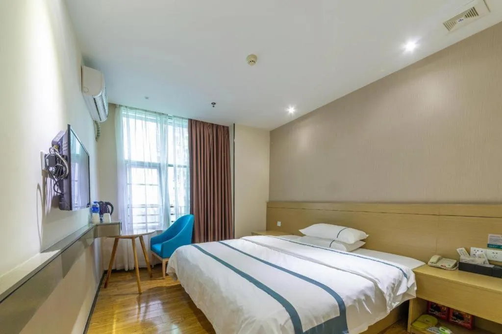 Bed in City Comfort Inn Zhuhai Qinglv Middle Road Riyuebei Grand Theater
